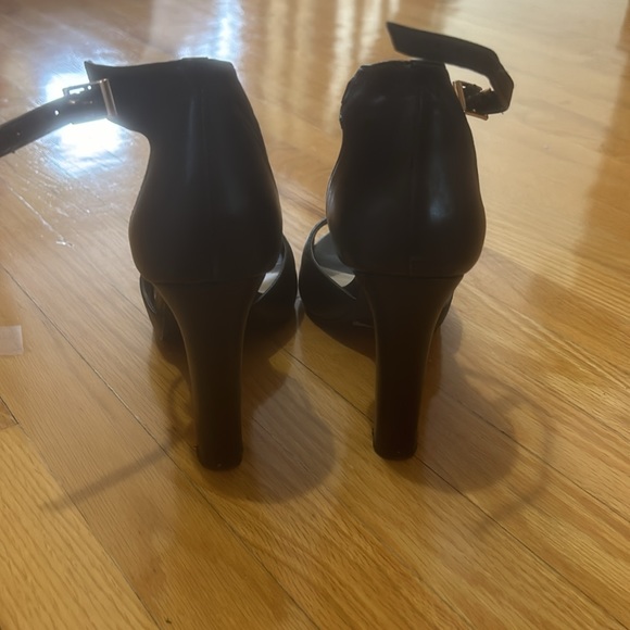 Le Château Heeled Sandals - Picture 4 of 4